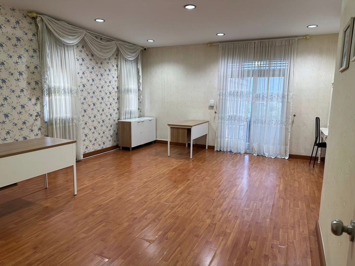 ให้เช่าทาวน์โฮมนนทบุรี บางใหญ่ บางบัวทอง : 🏡ให้เช่าทาวน์โฮมสำหรับทำออฟฟิศและอยู่อาศัย  หลังหัวมุม ใกล้รถไฟฟ้าสายสีม่วงขับรถ ขนาด 39 ตร.ว  3 ชั้น  3 ห้องนอน🛏️ 4 ห้องน้ำ🚽  