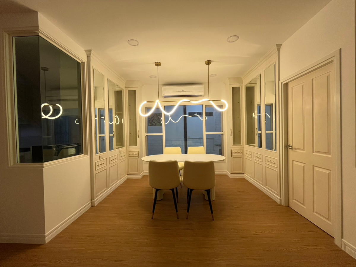 For RentHousePattanakan, Srinakarin : Single house for rent, Golden Village On Nut-Pattanakarn, luxuriously decorated, built-in, near Suvarnabhumi Airport.