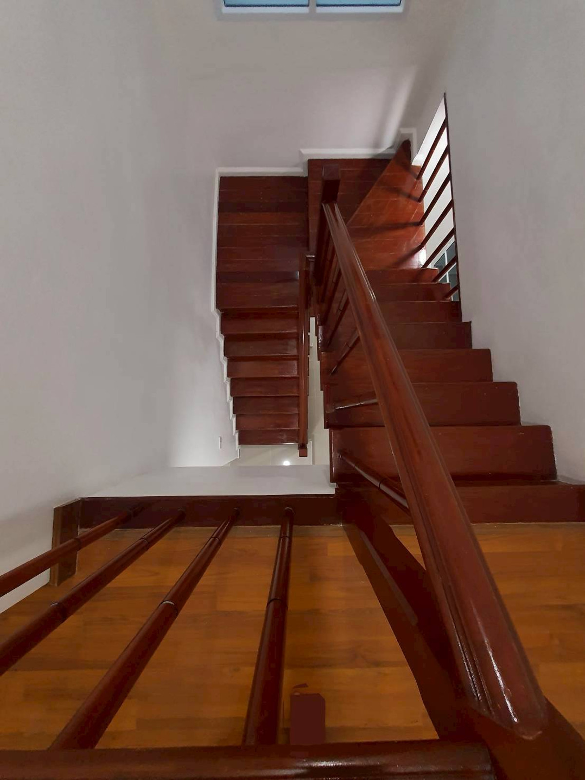 ขายบ้านลาดกระบัง สุวรรณภูมิ : ขายบ้านเดี่ยว หมู่บ้านลลิลเดอะยังเอ็กซ์คลูทีฟ กาญจนาภิเษก 36 ติดถนนกาญจนา-เฉลิมพระกียรติ (N.1981)