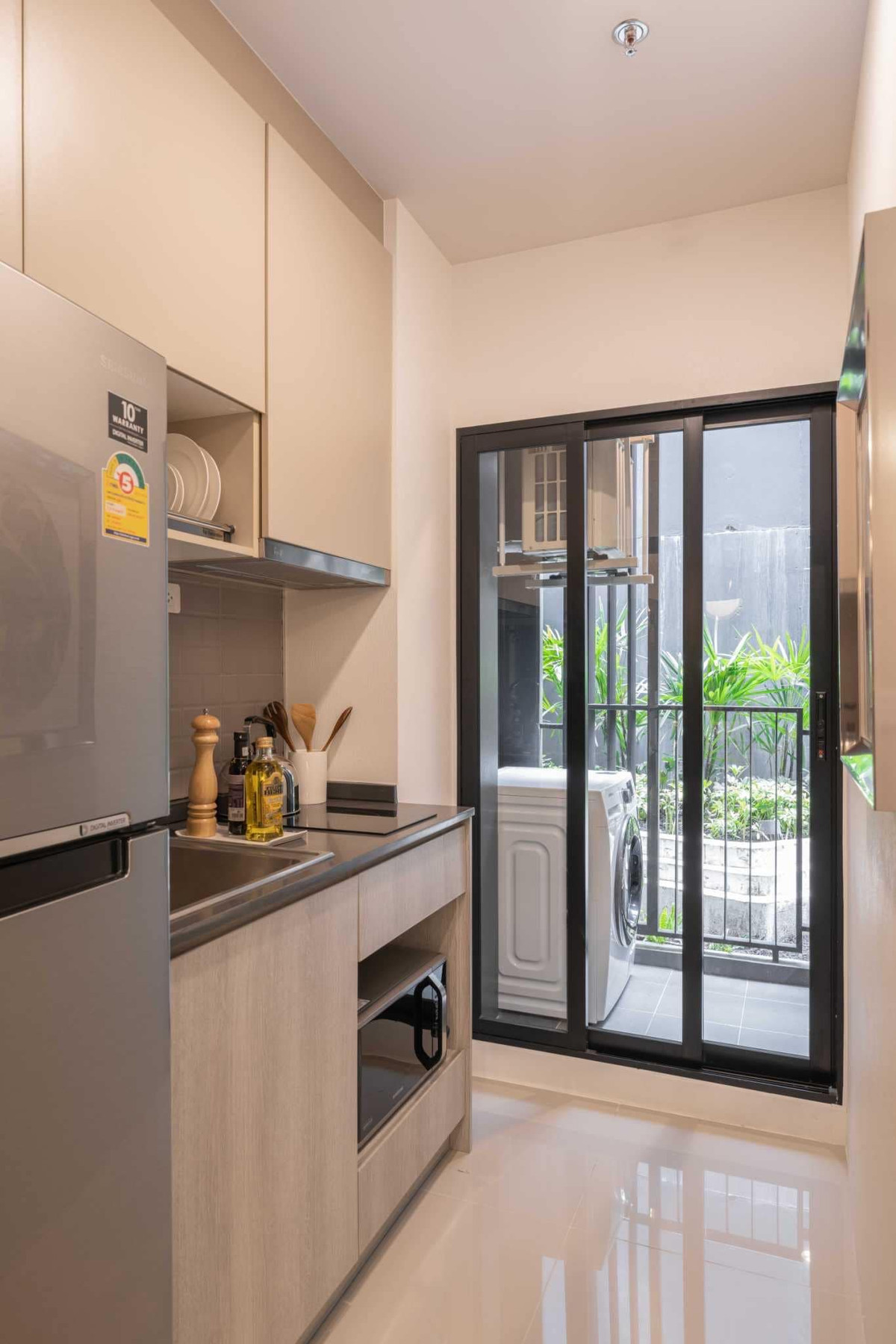 ขายคอนโดเสรีไทย-นิด้า : ไอดีโอ รามคำแหง-ลำสาลี สเตชั่น 1 BEDROOM 31.5 sq.m. ใกล้ 𝗠𝗥𝗧 ลำสาลี เพียง 50 เมตร พร้อมเข้าอยู่ ! Start 3.19 ลบ* โทรฝ่ายขายโครงการ 0845546165