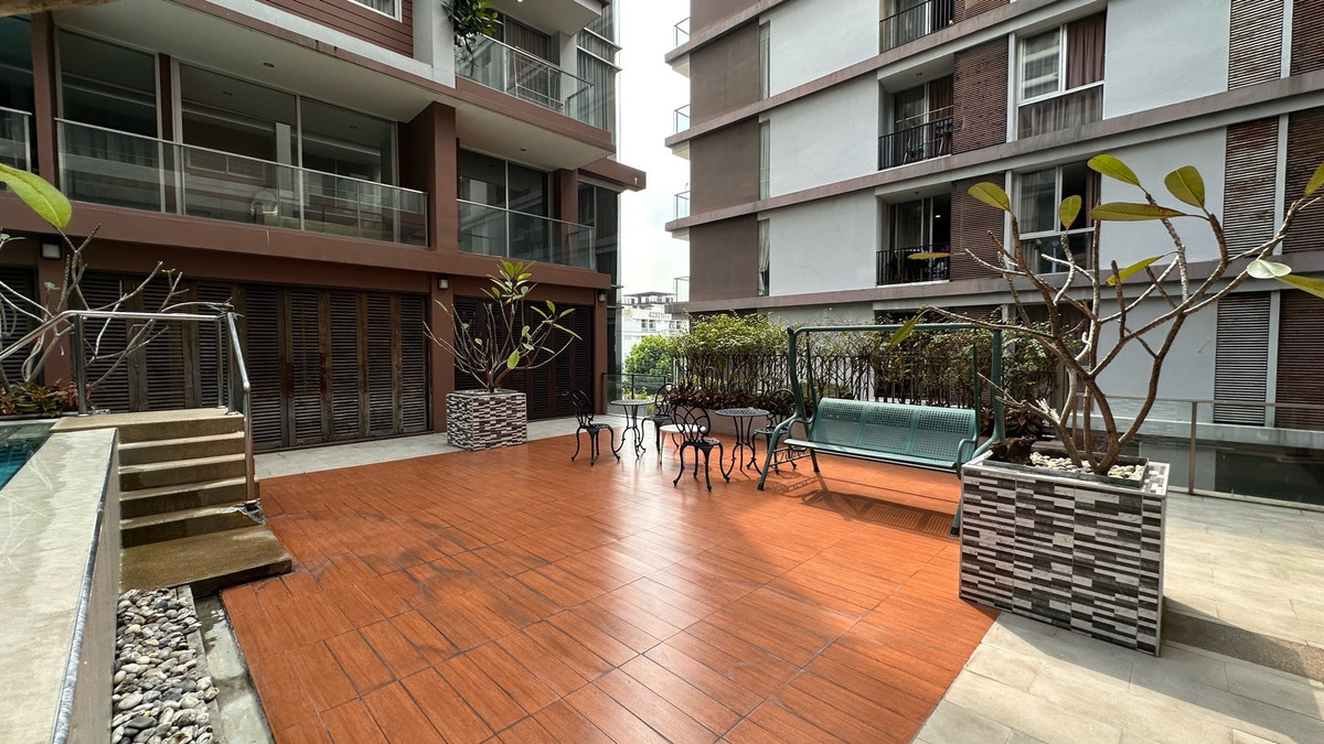 ขายคอนโดปิ่นเกล้า จรัญสนิทวงศ์ : 🔥🏠❤️ 🔥 ถูกสุด ราคานี้หาไม่ได้ง่าย🔥! คอนโด Duplex ติดสระ | Thana TRI Condominium
💎 2 ชั้น ขนาด 71.59 ตร.ม.
🌊 เปิดประตูจากห้องลงสระว่ายน้ำได้ทันที
🏊‍♀️ อยู่ชั้นเดียวกับ สระว่ายน้ำ ฟิตเนส ซาวน่า