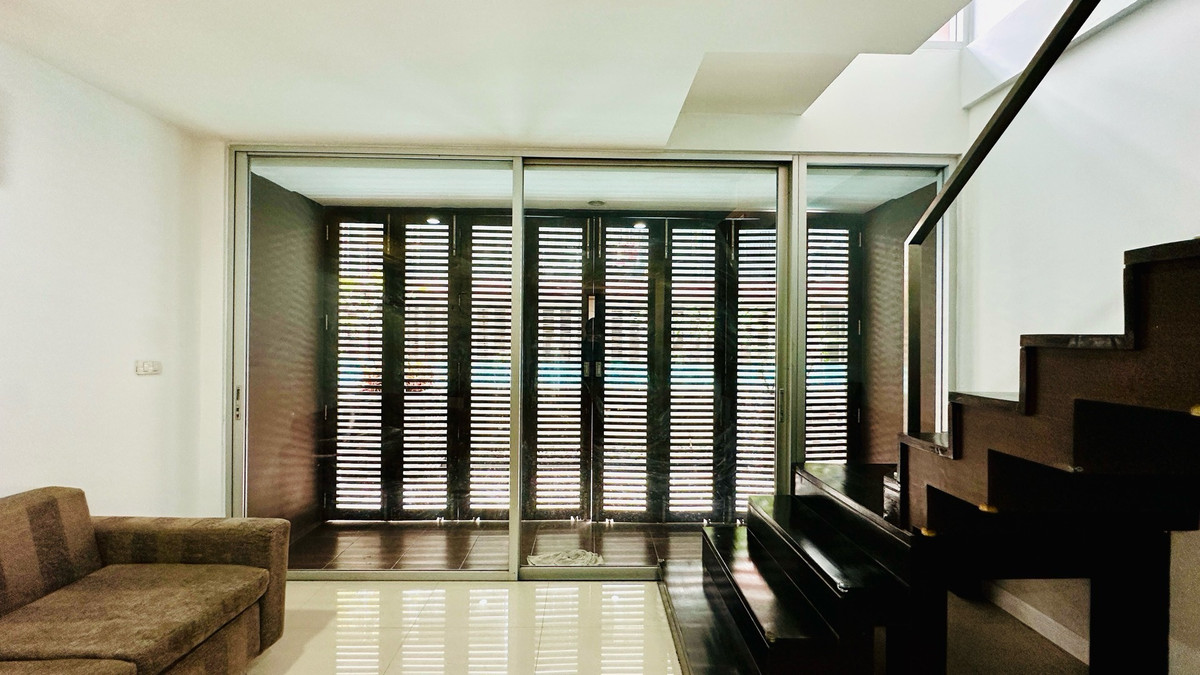 ขายคอนโดปิ่นเกล้า จรัญสนิทวงศ์ : 🔥🏠❤️ 🔥 ถูกสุด ราคานี้หาไม่ได้ง่าย🔥! คอนโด Duplex ติดสระ | Thana TRI Condominium💎 2 ชั้น ขนาด 71.59 ตร.ม.🌊 เปิดประตูจากห้องลงสระว่ายน้ำได้ทันที🏊‍♀️ อยู่ชั้นเดียวกับ สระว่ายน้ำ ฟิตเนส ซาวน่า