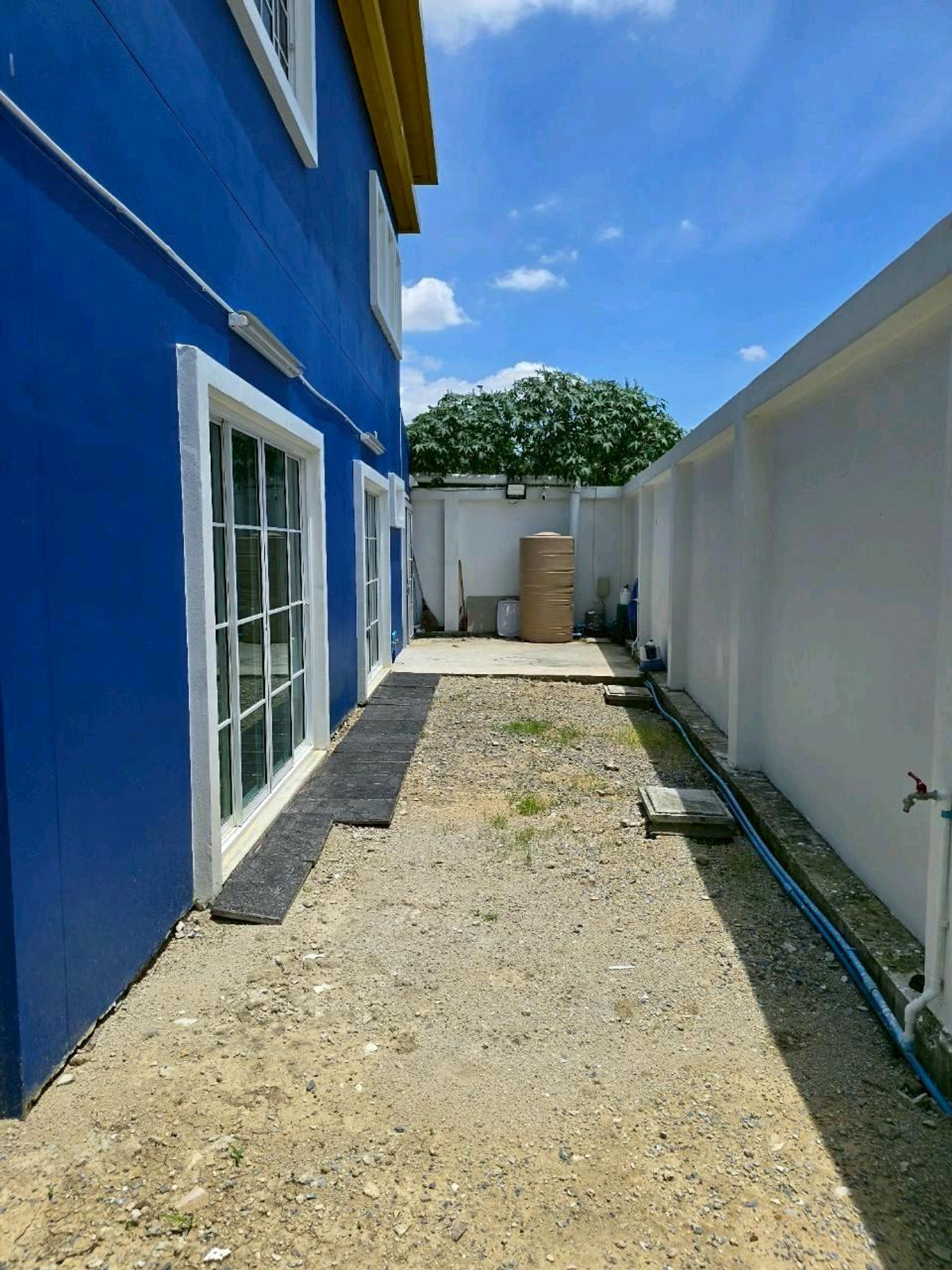 For RentWarehousePhutthamonthon, Salaya : Warehouse + office + 2nd floor accommodation for rent, location on Line 2, Kanchana-Pinklao Road, near Paseo Kanchana, next to the main road, convenient travel.