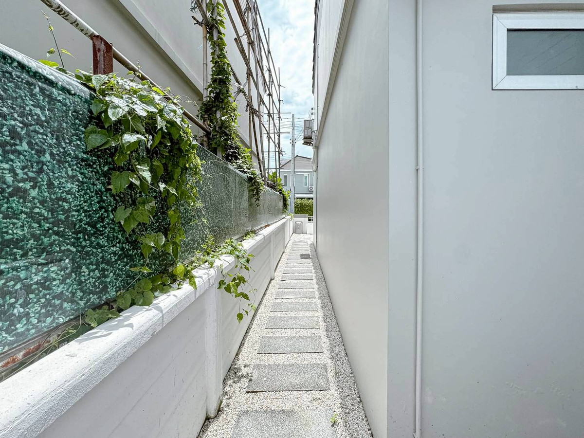 For SaleTownhomePathum Thani,Rangsit, Thammasat : Semi-detached house 