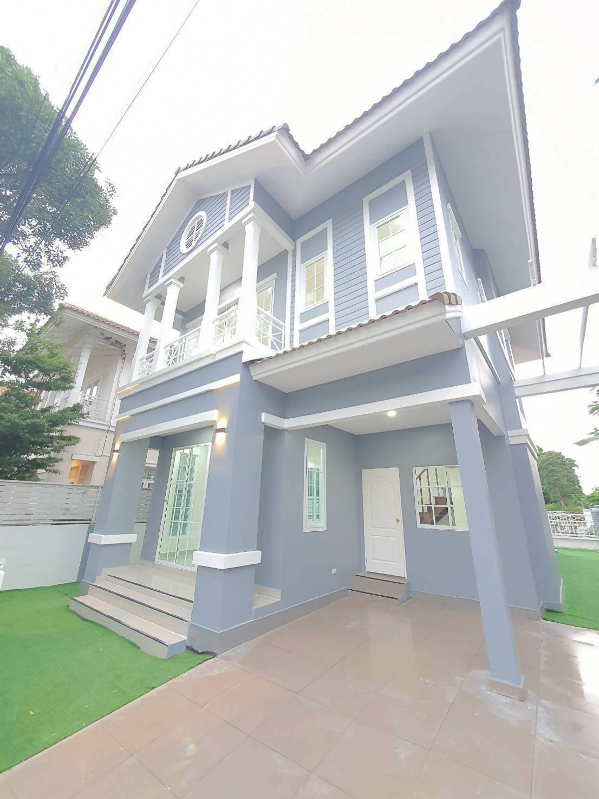 ขายบ้านลาดกระบัง สุวรรณภูมิ : ขายบ้านเดี่ยว หมู่บ้านลลิลเดอะยังเอ็กซ์คลูทีฟ กาญจนาภิเษก 36 ติดถนนกาญจนา-เฉลิมพระกียรติ (N.1981)