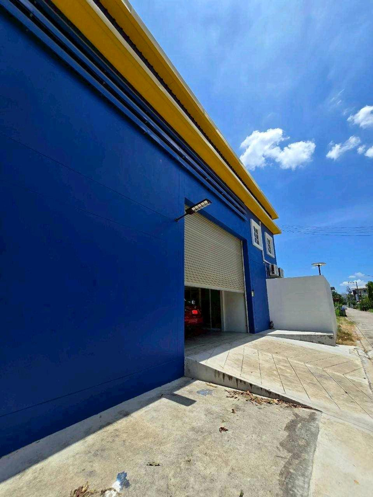 For RentWarehousePhutthamonthon, Salaya : Warehouse + office + 2nd floor accommodation for rent, location on Line 2, Kanchana-Pinklao Road, near Paseo Kanchana, next to the main road, convenient travel.