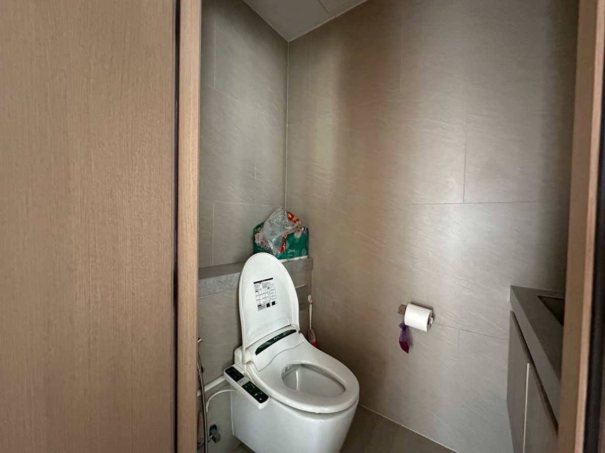 CondoSilom, Saladaeng, Bangrak : For sale or rent the loft silom, new condition room, 2 bedrooms, 1 bathroom, 80 sq m.