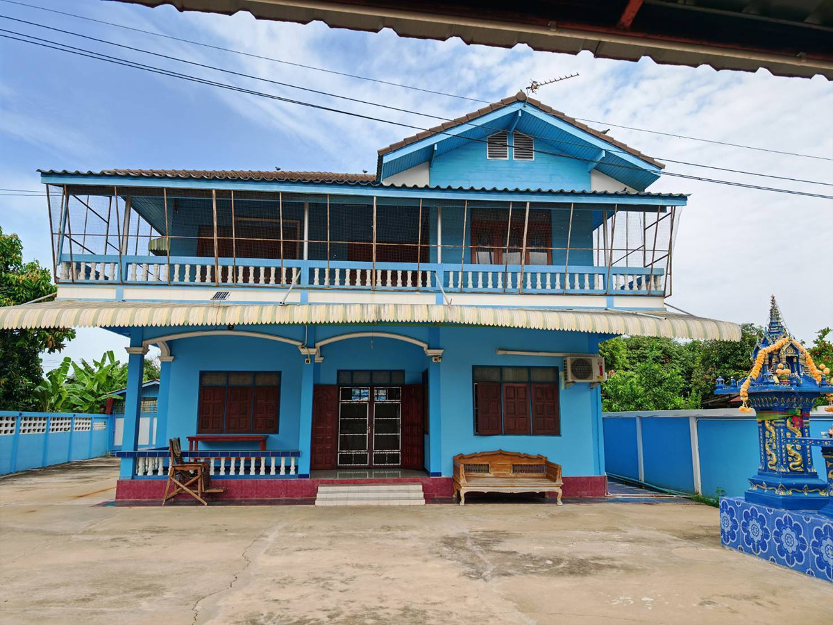 For SaleHouseAng Thong : Best value in the area! Riverside estate with two houses on over 1 rai in Ang Thong