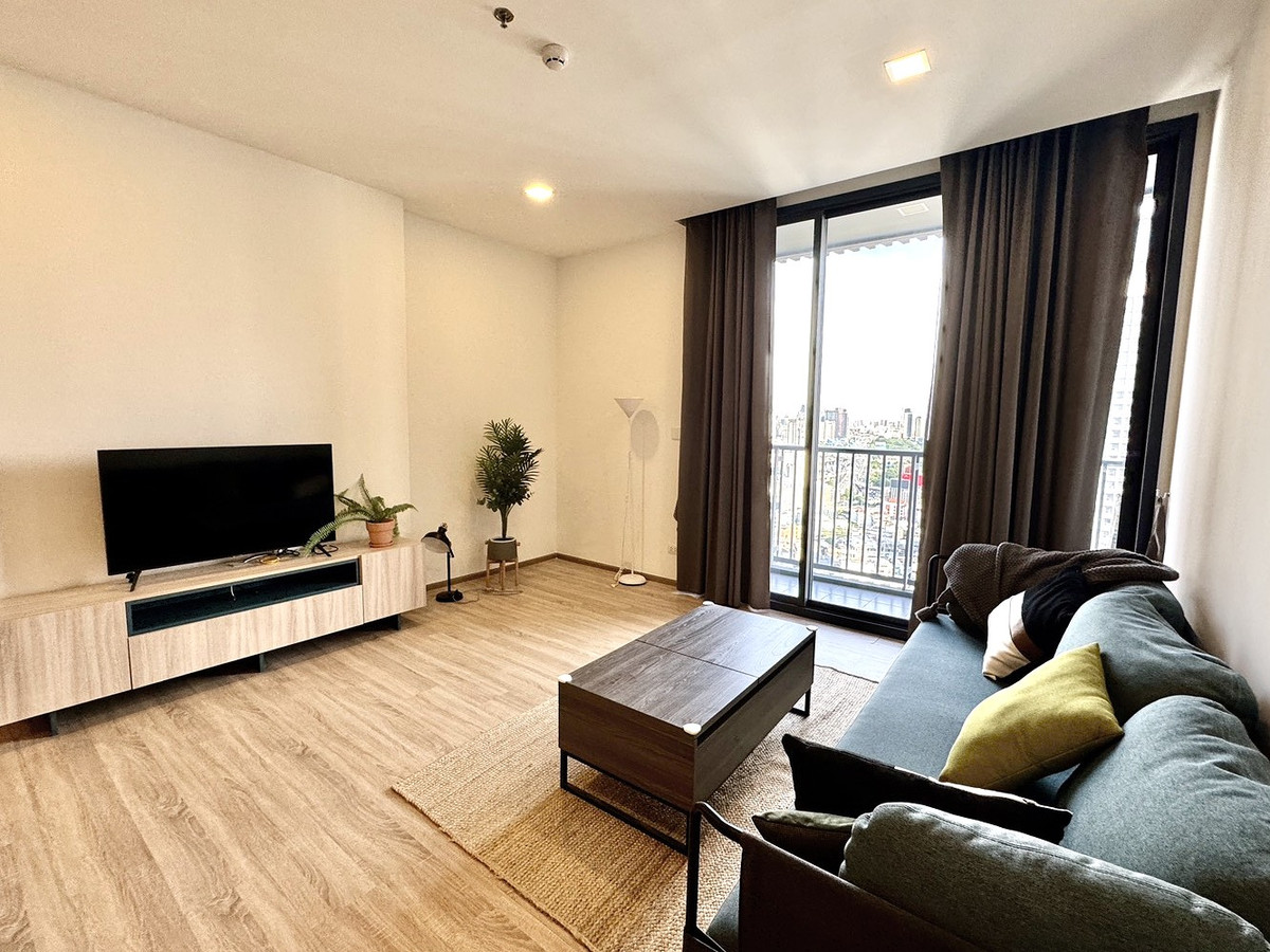For RentCondoRatchathewi,Phayathai : ✨ Exclusive Unit - XT Phayathai (101 SQM. 2Bed2Bath with Bathtub) ONLY ONE UNIT AVAILABLE 🏠High-floor unit with CBD of Bangkok view