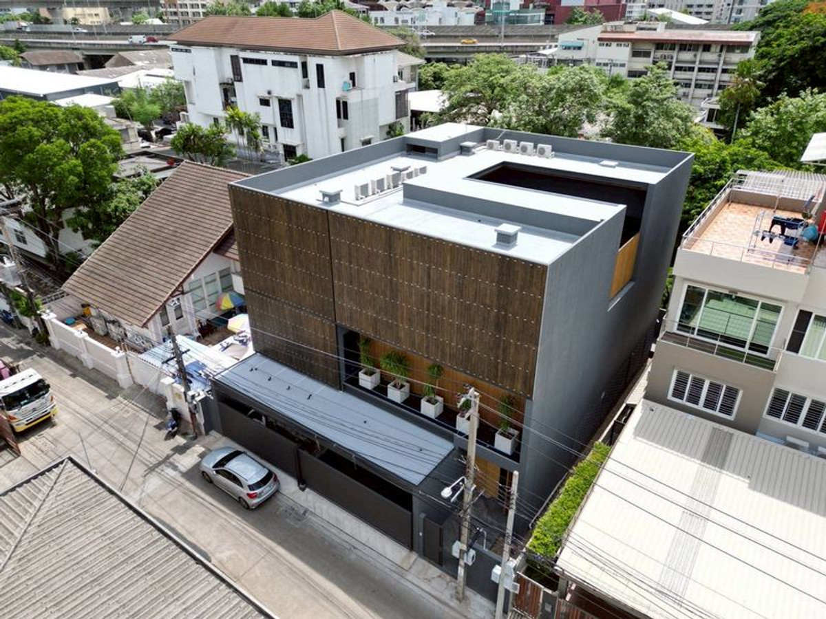 ขายบ้านพัฒนาการ ศรีนครินทร์ : ขาย​บ้านหรูซอย​ รามคำแหงซอย4​ ขายพร้อมผู้เช่า ราคาดีทำเลดีติด ต่อผึ้งรติ 0619419639