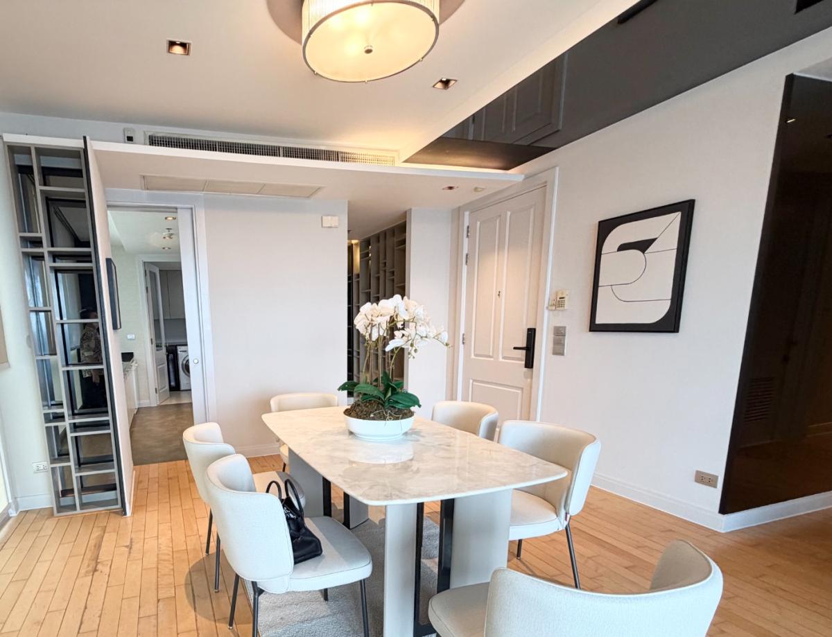 For RentCondoWitthayu, Chidlom, Langsuan, Ploenchit : 🔥Rent Now+🔥 Athenee Residence Ruamrudee, near BTS Ploenchit station. Fully furnished and ready to move in.