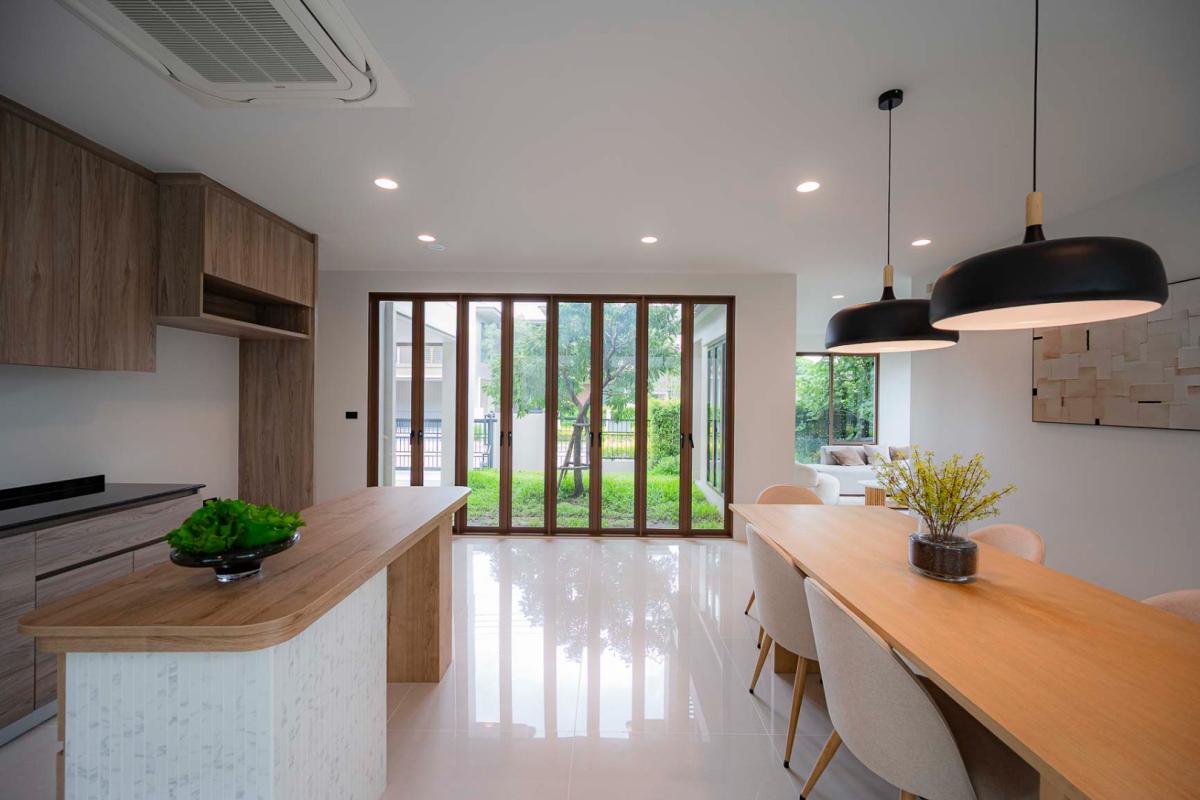 ให้เช่าบ้านพัฒนาการ ศรีนครินทร์ : 🔥เช่าด่วน+🔥บุราสิริ กรุงเทพกรีฑา ใกล้ห้างสรรพสินค้าหลายแห่ง เฟอร์นิเจอร์ครบ พร้อมเข้าอยู่