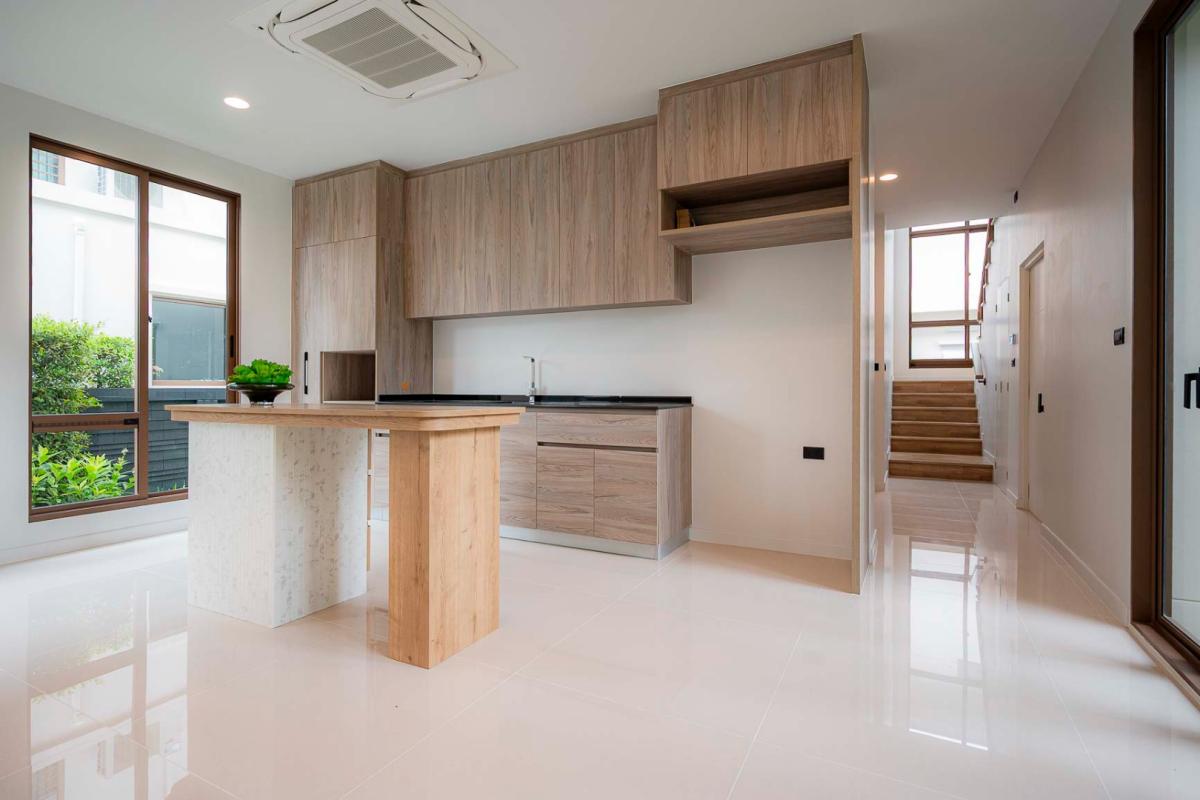 ให้เช่าบ้านพัฒนาการ ศรีนครินทร์ : 🔥เช่าด่วน+🔥บุราสิริ กรุงเทพกรีฑา ใกล้ห้างสรรพสินค้าหลายแห่ง เฟอร์นิเจอร์ครบ พร้อมเข้าอยู่