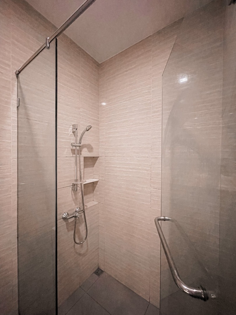 For RentCondoSapankwai,Jatujak : 🔥For Rent Now! 🔥 M Jatujak, pet-friendly (no need to hide your pets!), fully built-in furniture and appliances, ready to move in. Conveniently located near BTS and MRT Mo Chit. ❗