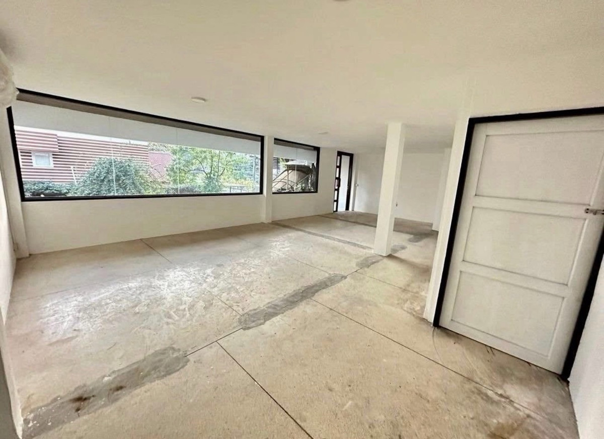 For RentHouseSukhumvit, Asoke, Thonglor : Standalone House for Rent Near Asok BTS for Business Renovation