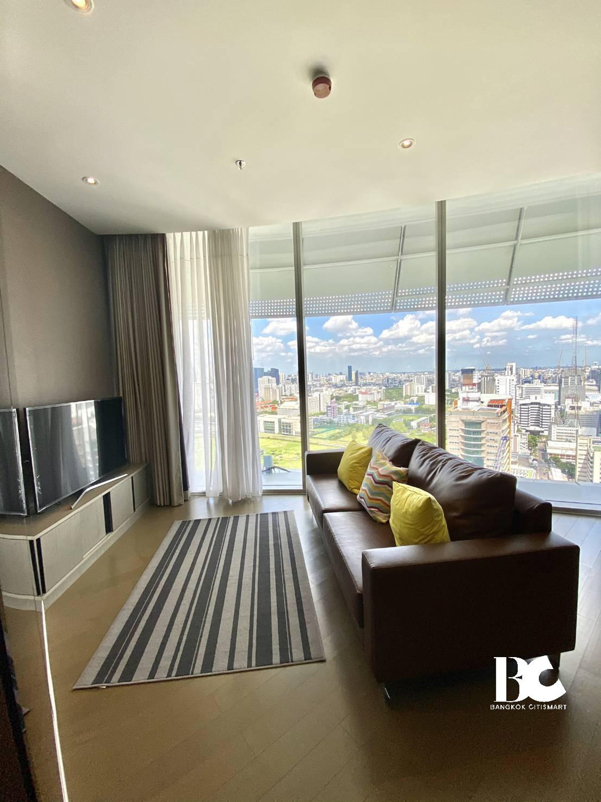 ให้เช่าคอนโดวิทยุ ชิดลม หลังสวน : 💎 ที่สุดแห่งความหรูหราบนถนนราชดำริ! Magnolias Ratchadamri ชั้น 28 วิวเมืองสุดปัง 75 ตร.ม. เพียง 80,000.- ✨