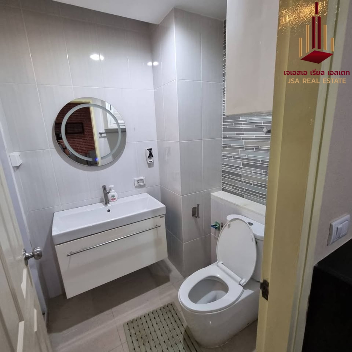 For SaleCondoLadprao, Central Ladprao : ✨ For Sale: Life @ Ladprao 18 Condo ✨ 💰 Only 3,100,000 THB