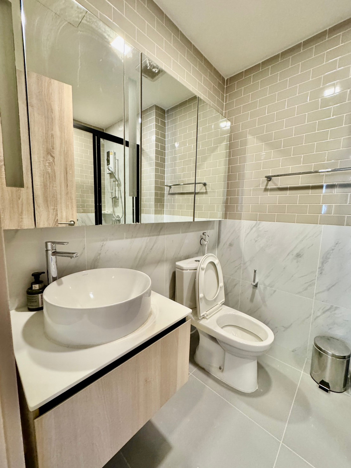 For RentCondoRatchathewi,Phayathai : ✨ Exclusive Unit - XT Phayathai (101 SQM. 2Bed2Bath with Bathtub) ONLY ONE UNIT AVAILABLE 🏠High-floor unit with CBD of Bangkok view