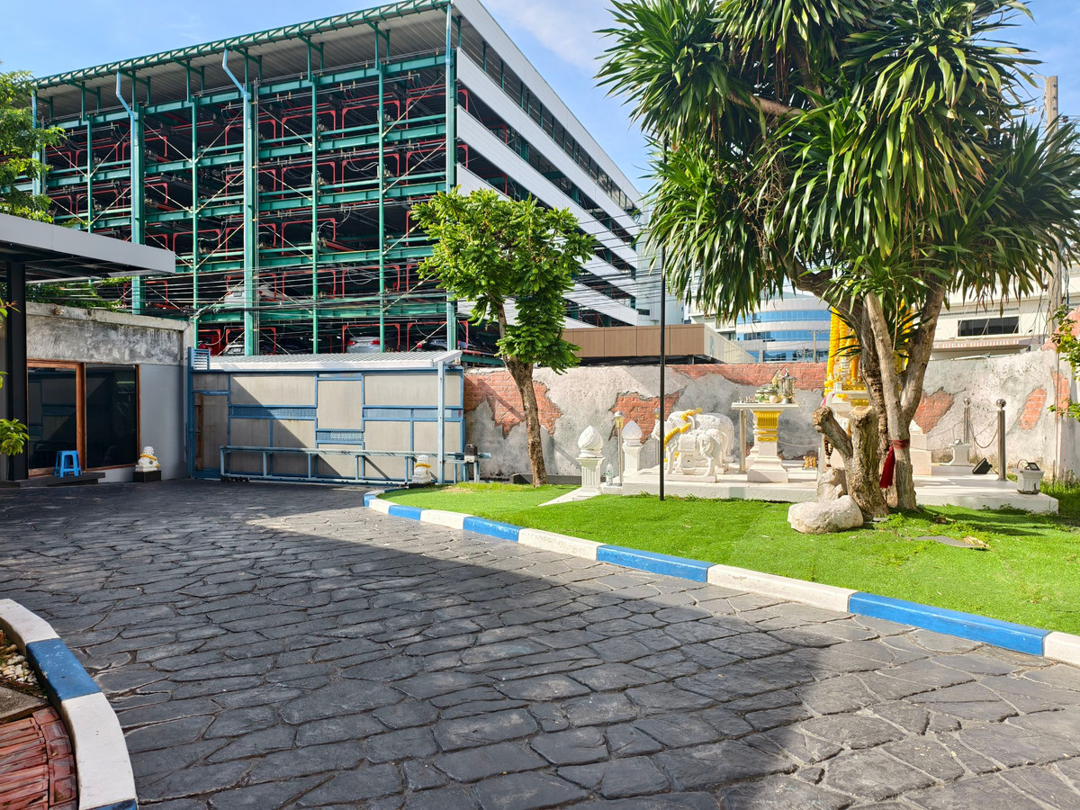 ขายบ้านโชคชัย4 ลาดพร้าว71 : ขายด่วน!!บ้านเดี่ยวพื้นที่ขนาด 280 ตร.ว.  พร้อมออฟฟิศ+โกดัง 