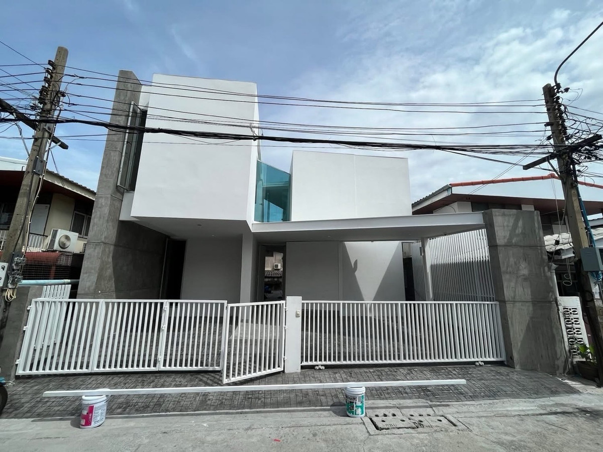 ให้เช่าโฮมออฟฟิศโชคชัย4 ลาดพร้าว71 : ให้เช่าโฮมออฟฟิศ โชคชัยสี่ ซ.50 พท53ตรว 
จอดรถได้ 70,000บ/เดือน 