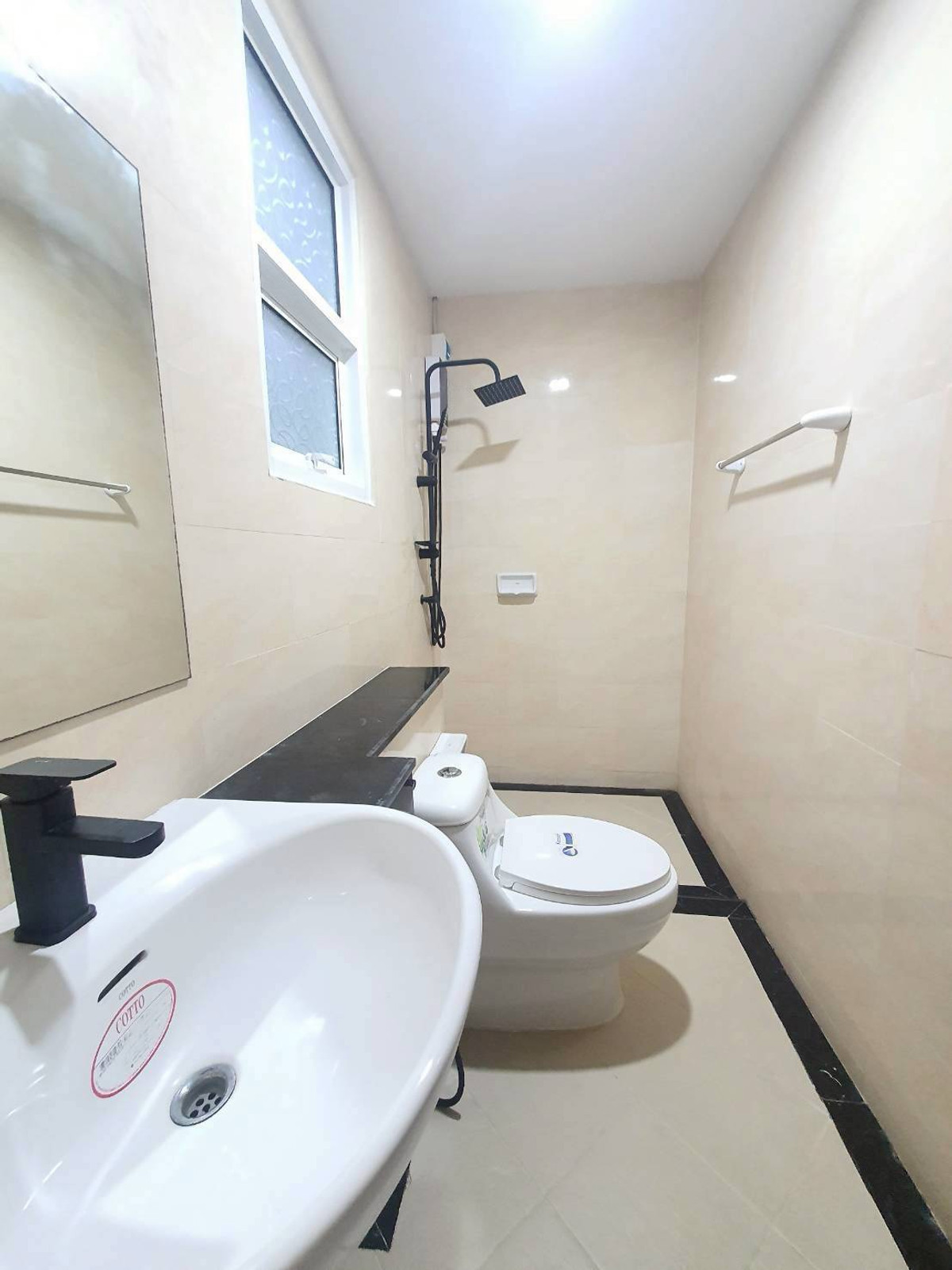 ขายบ้านลาดกระบัง สุวรรณภูมิ : ขายบ้านเดี่ยว หมู่บ้านลลิลเดอะยังเอ็กซ์คลูทีฟ กาญจนาภิเษก 36 ติดถนนกาญจนา-เฉลิมพระกียรติ (N.1981)