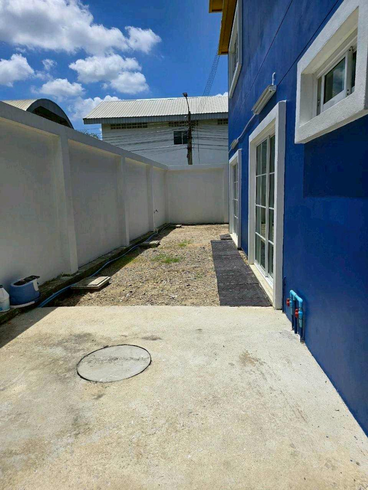 For RentWarehousePhutthamonthon, Salaya : Warehouse + office + 2nd floor accommodation for rent, location on Line 2, Kanchana-Pinklao Road, near Paseo Kanchana, next to the main road, convenient travel.