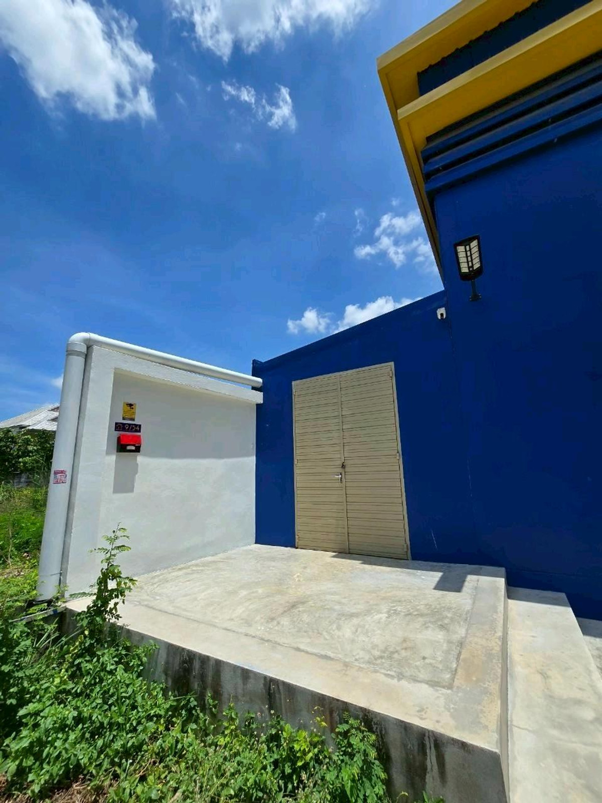 For RentWarehousePhutthamonthon, Salaya : Warehouse + office + 2nd floor accommodation for rent, location on Line 2, Kanchana-Pinklao Road, near Paseo Kanchana, next to the main road, convenient travel.