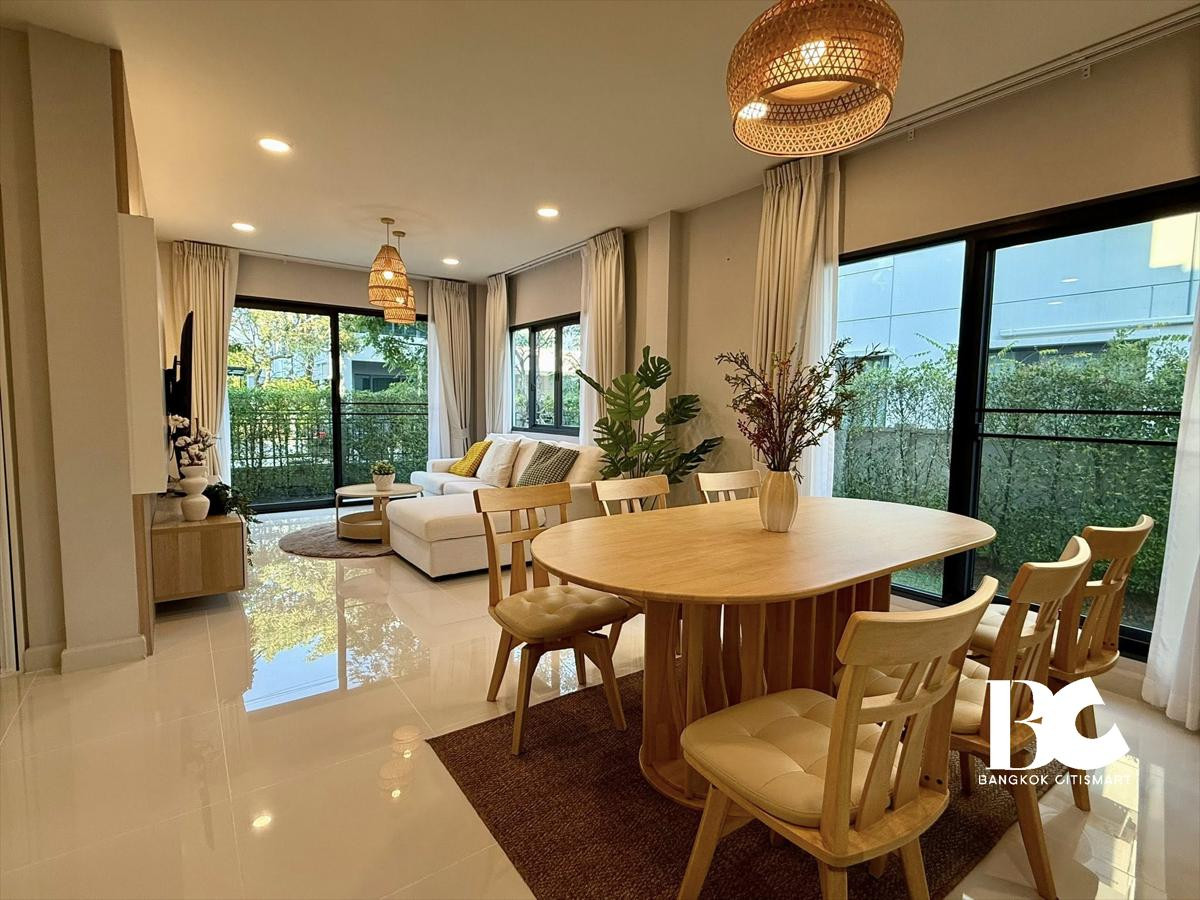 ให้เช่าบ้านบางนา แบริ่ง ลาซาล : 🏡 For Rent | Centro Bangna  📌 Unit No. 111/112 📐 House size: 164 sq.m. 📐 Land size: 50 sq.wa.  🛏 3 Bedrooms | 🚿 3 Bathrooms