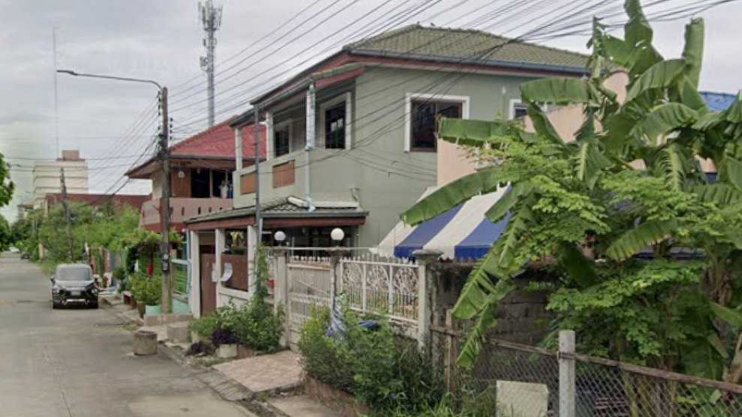 For SaleHousePathum Thani,Rangsit, Thammasat : Twin house for sale, Rangsit Klong 2, Thanyaburi, 196 sq m, 35 sq wah. Near Market Village Rangsit.