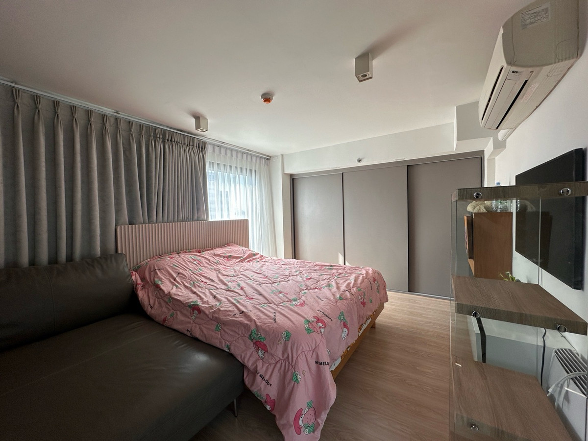 CondoSilom, Saladaeng, Bangrak : For sale or rent the loft silom, new condition room, 2 bedrooms, 1 bathroom, 80 sq m.