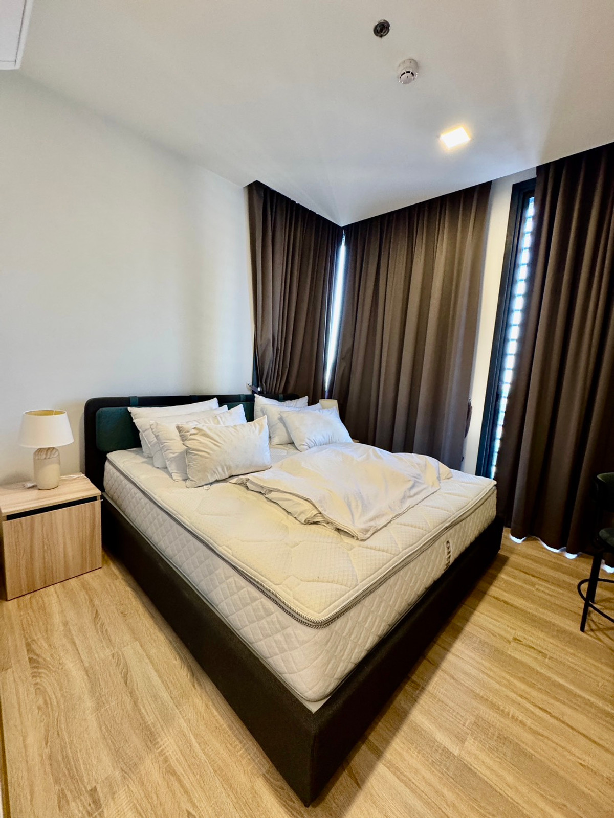 For RentCondoRatchathewi,Phayathai : ✨ Exclusive Unit - XT Phayathai (101 SQM. 2Bed2Bath with Bathtub) ONLY ONE UNIT AVAILABLE 🏠High-floor unit with CBD of Bangkok view