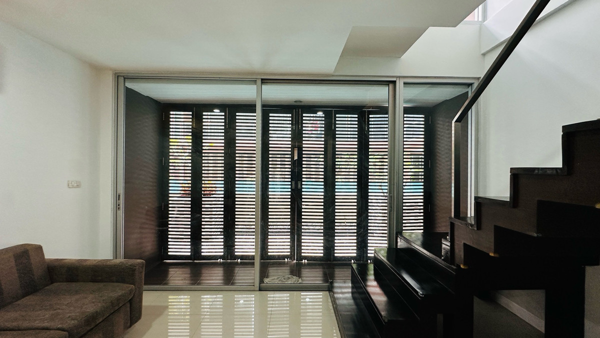 ขายคอนโดปิ่นเกล้า จรัญสนิทวงศ์ : 🔥🏠❤️ 🔥 ถูกสุด ราคานี้หาไม่ได้ง่าย🔥! คอนโด Duplex ติดสระ | Thana TRI Condominium💎 2 ชั้น ขนาด 71.59 ตร.ม.🌊 เปิดประตูจากห้องลงสระว่ายน้ำได้ทันที🏊‍♀️ อยู่ชั้นเดียวกับ สระว่ายน้ำ ฟิตเนส ซาวน่า