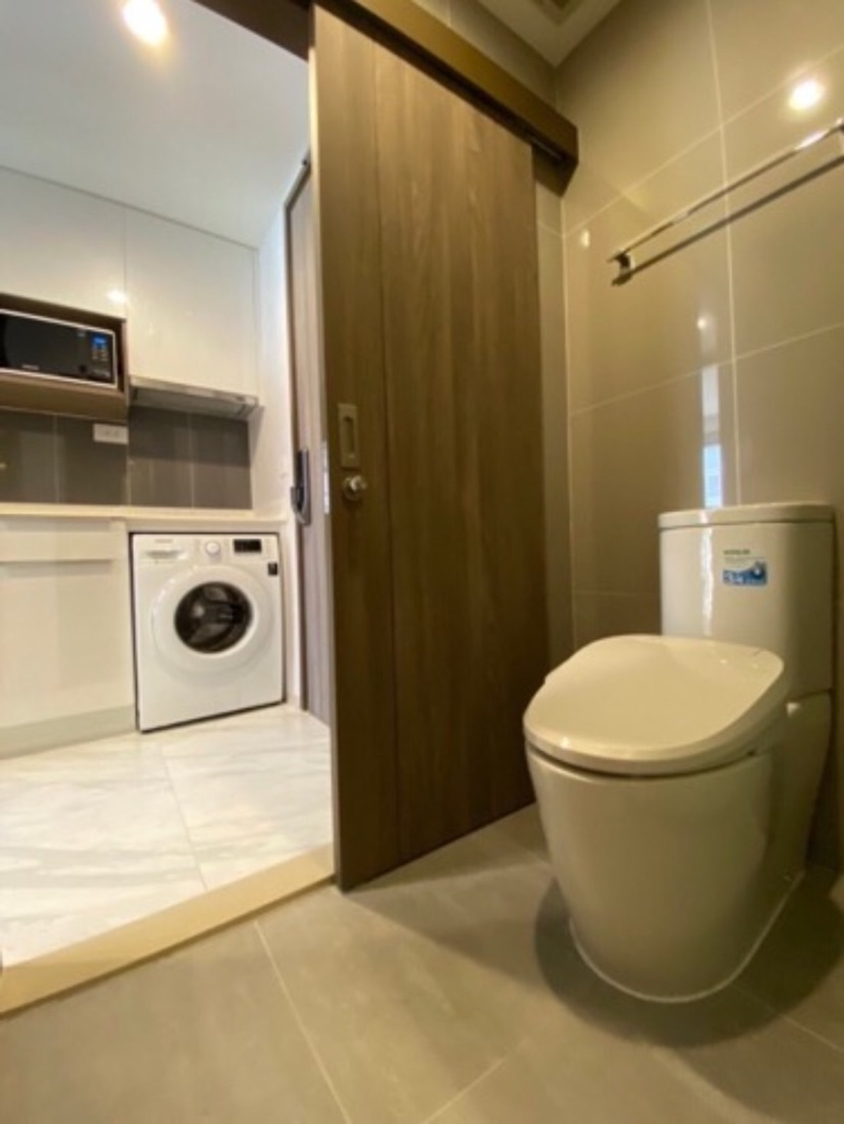 ให้เช่าคอนโดพระราม 9 เพชรบุรีตัดใหม่ RCA : 🏷️ Special Price | สุดคุ้ม  IDEO Mobi Asoke 2Bedroom - Fully furnished -  (290 m to MRT Phetchaburi) 