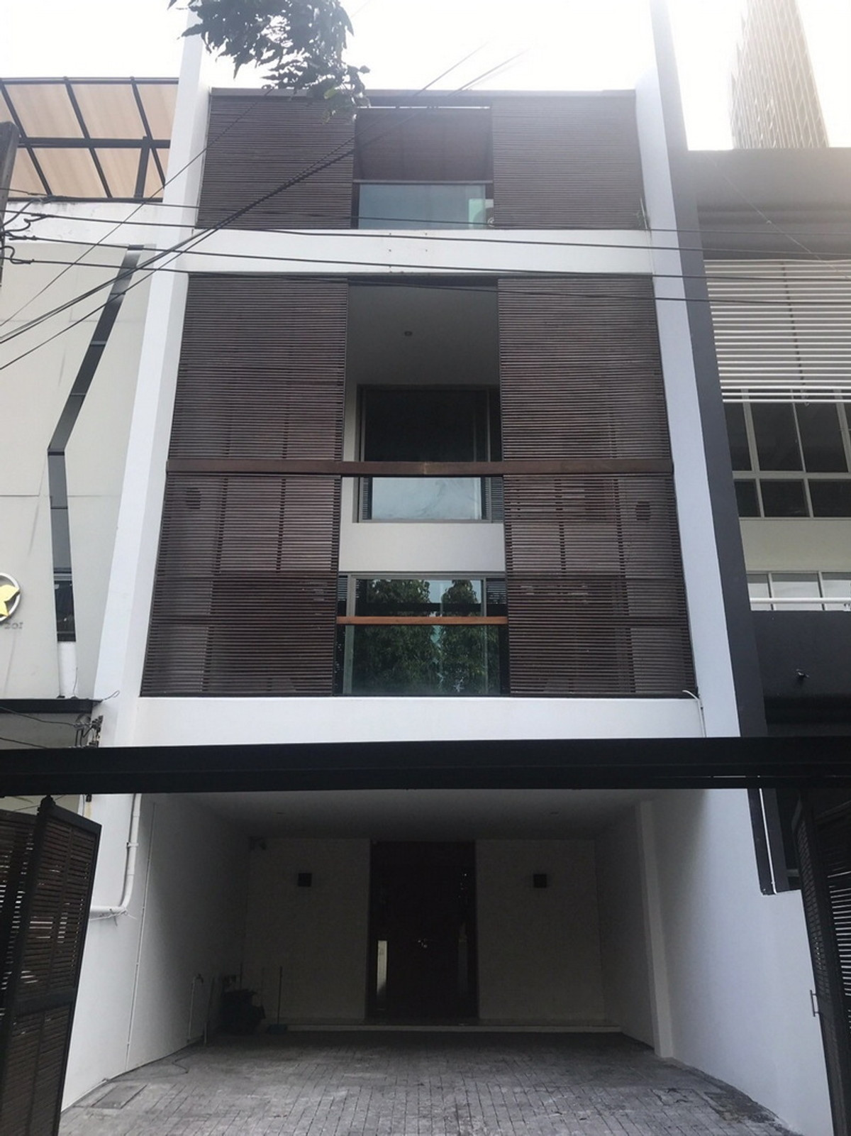 For SaleHome OfficeSukhumvit, Asoke, Thonglor : For Sale 4-Story Commercial Building, 33 sq.wah, Phrom Phong Area