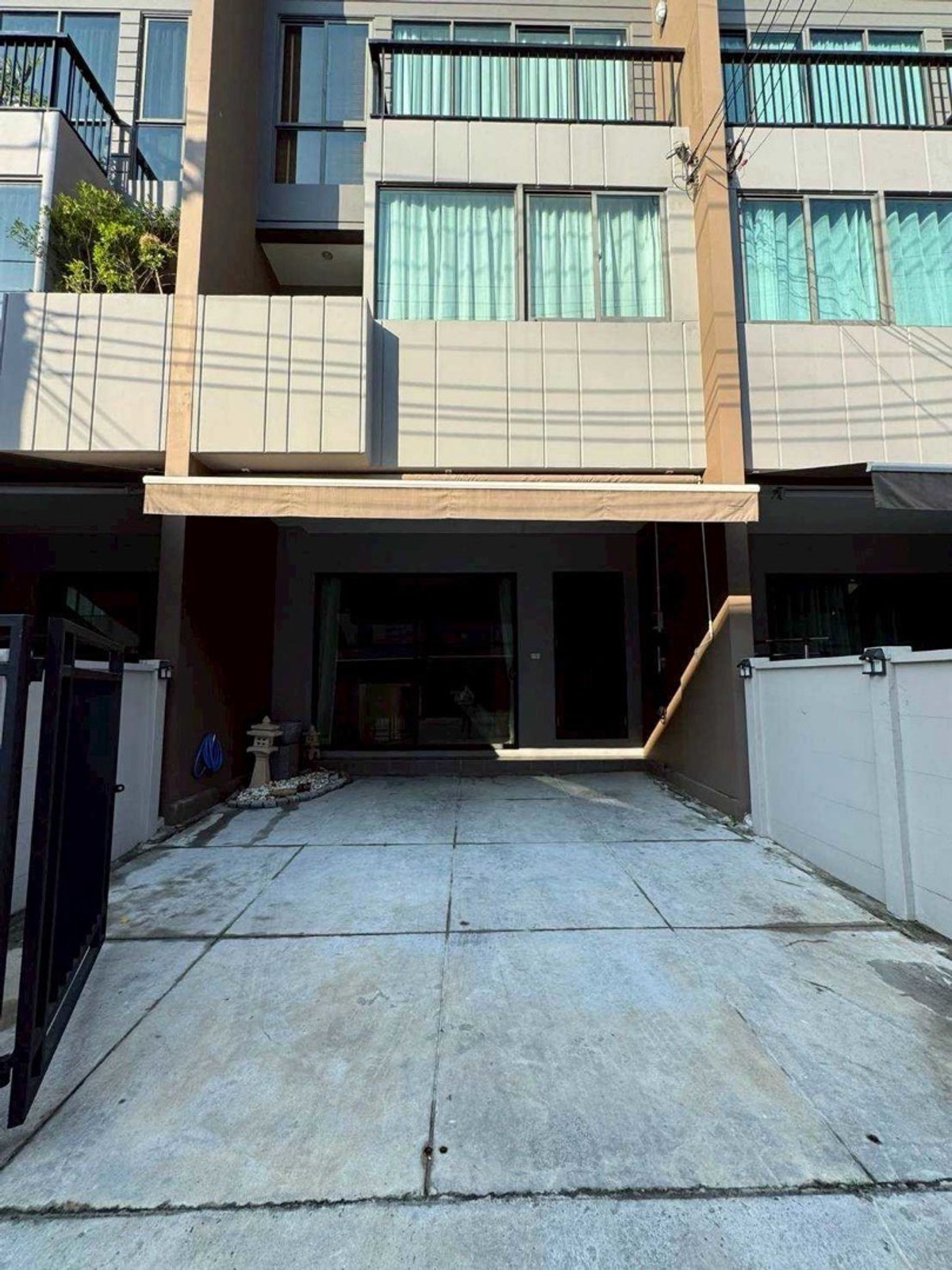 For RentTownhomeMin Buri, Romklao : House for rent Baan Klang Muang Rama 9-Krungthep Kreetha 🏡🎊🎉