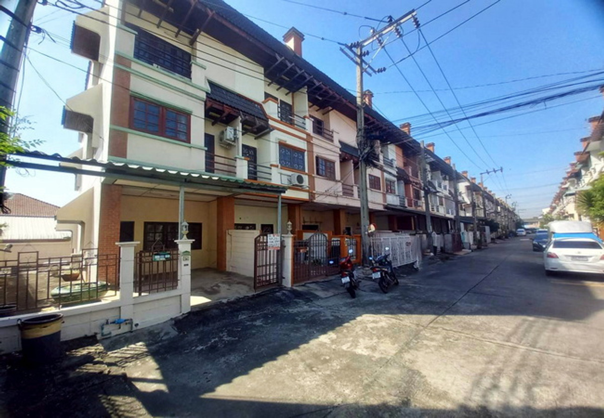 ขายทาวน์โฮมนวมินทร์ รามอินทรา : ขายทาวน์เฮ้าส์ หมู่บ้านเกตุนุติการ์เด้น ซอยนวมินทร์ 137 เนื้อที่ 28 ตร.ว. 3 ชั้น 4 นอน 3 น้ำ ราคาต่อรองได้