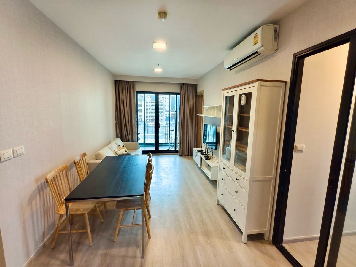 For RentCondoRama9, Petchburi, RCA : Condo Condolette Midst Rama 9, near MRT Rama 9, opposite Central Department Store, Fortune Department Store and G-Tower Building, furniture, complete electrical appliances. Ready to move in