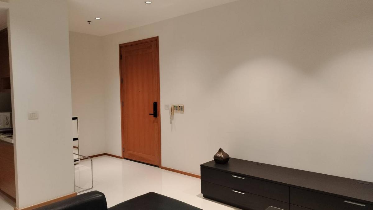 For SaleCondoSathorn, Narathiwat : The ultimate luxury condo in the heart of Phrom Phong!2 bedrooms, 3 bathrooms, 101 sq.m. for only 18 million.