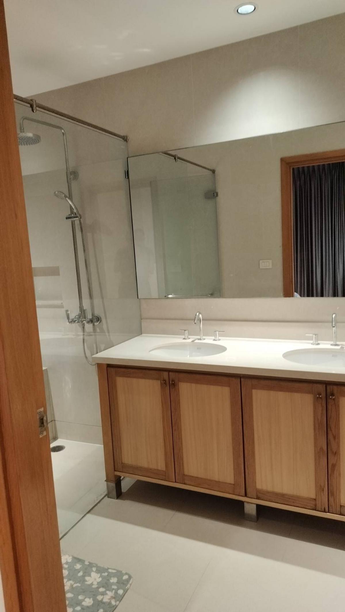 For SaleCondoSathorn, Narathiwat : The ultimate luxury condo in the heart of Phrom Phong!2 bedrooms, 3 bathrooms, 101 sq.m. for only 18 million.