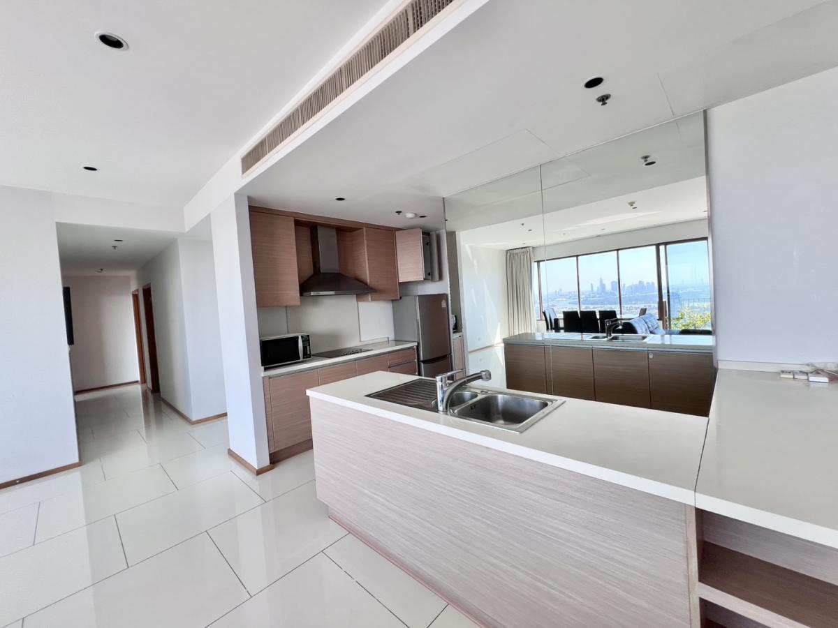 For RentCondoSukhumvit, Asoke, Thonglor : Luxury 3 Bedroom Condo at The Emporio Place — BTS Phrom Phong Access!Spacious 161 sqm with Pool, Gym & Sauna for 110,000 THB/month!