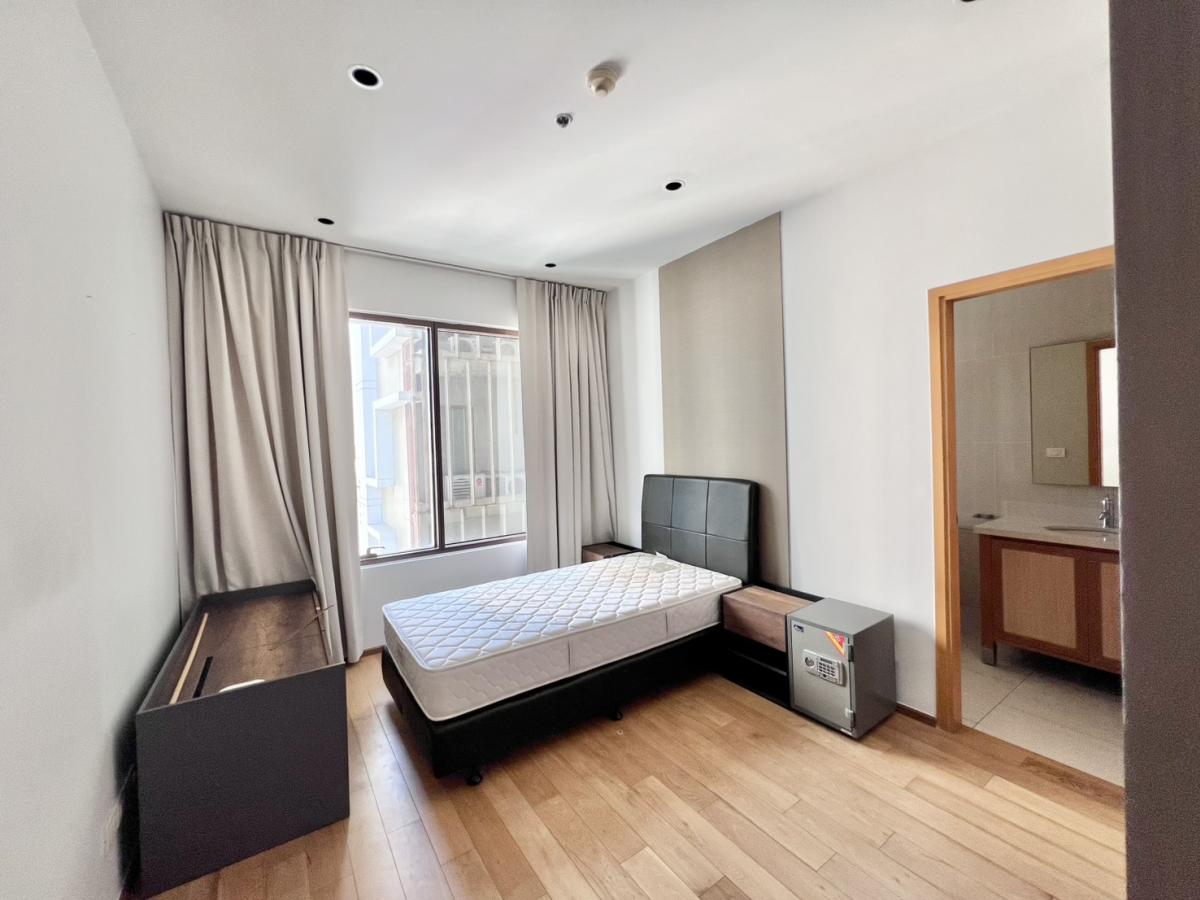 For RentCondoSukhumvit, Asoke, Thonglor : Luxury 3 Bedroom Condo at The Emporio Place — BTS Phrom Phong Access!Spacious 161 sqm with Pool, Gym & Sauna for 110,000 THB/month!