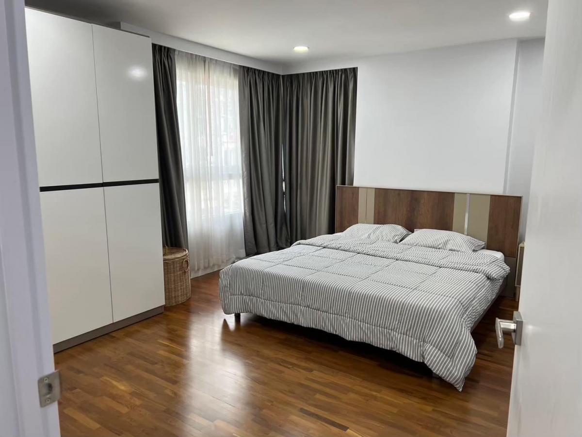 For RentCondoNana, North Nana,Sukhumvit13, Soi Nana : Rent a luxury condo Baan Siri 13 near BTS Nana3 bedrooms, 2 bathrooms, large 114 sq.m. for only 50,000 baht/month!