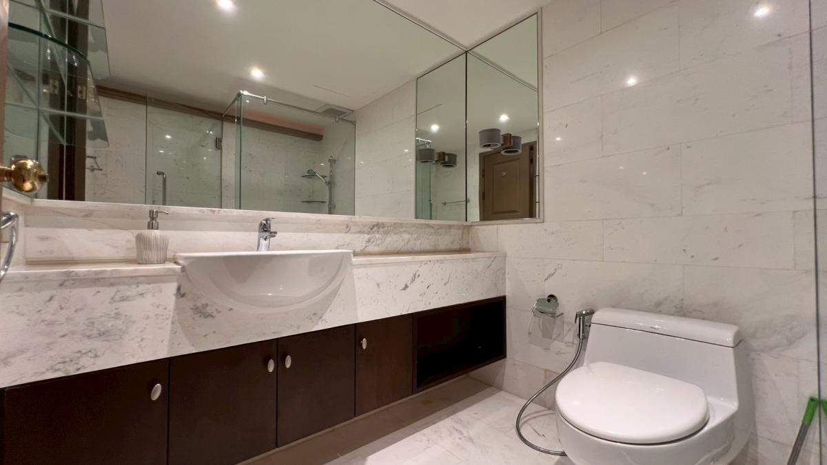 ให้เช่าคอนโดเชียงใหม่ : 28/01/2026, หรูหรากว้างขวาง 2 ห้องนอน ใจกลางสาทร! เช่าเพียง 100,000 บาท/เดือน ใกล้ BTS ลุมพินี