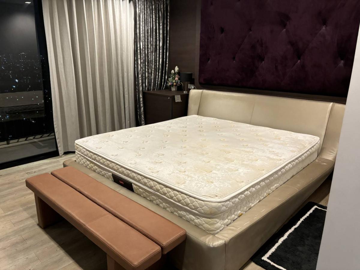 For SaleCondoLadprao, Central Ladprao : The Issara Ladprao 3-Bedroom Luxury CondoIn the heart of Ladprao, just a step away from BTS/MRT!