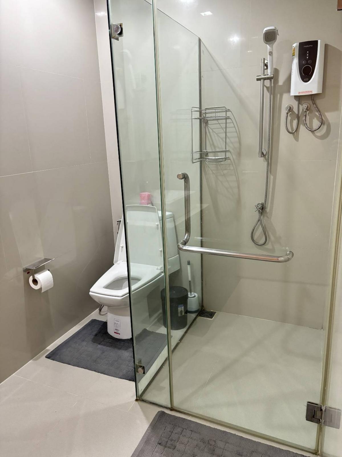 For SaleCondoLadprao, Central Ladprao : The Issara Ladprao 3-Bedroom Luxury CondoIn the heart of Ladprao, just a step away from BTS/MRT!