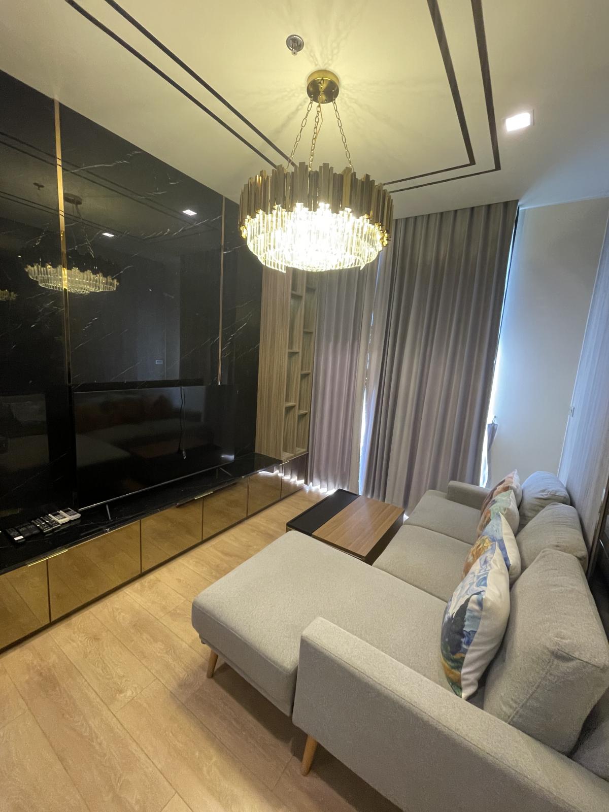 For RentCondoSukhumvit, Asoke, Thonglor : Rent a 2-bedroom condo at Noble Around Sukhumvit 33 near BTS with complete amenities!Large room 65 sq.m. for only 45,000 THB/month, close to Em District, convenient transportation!