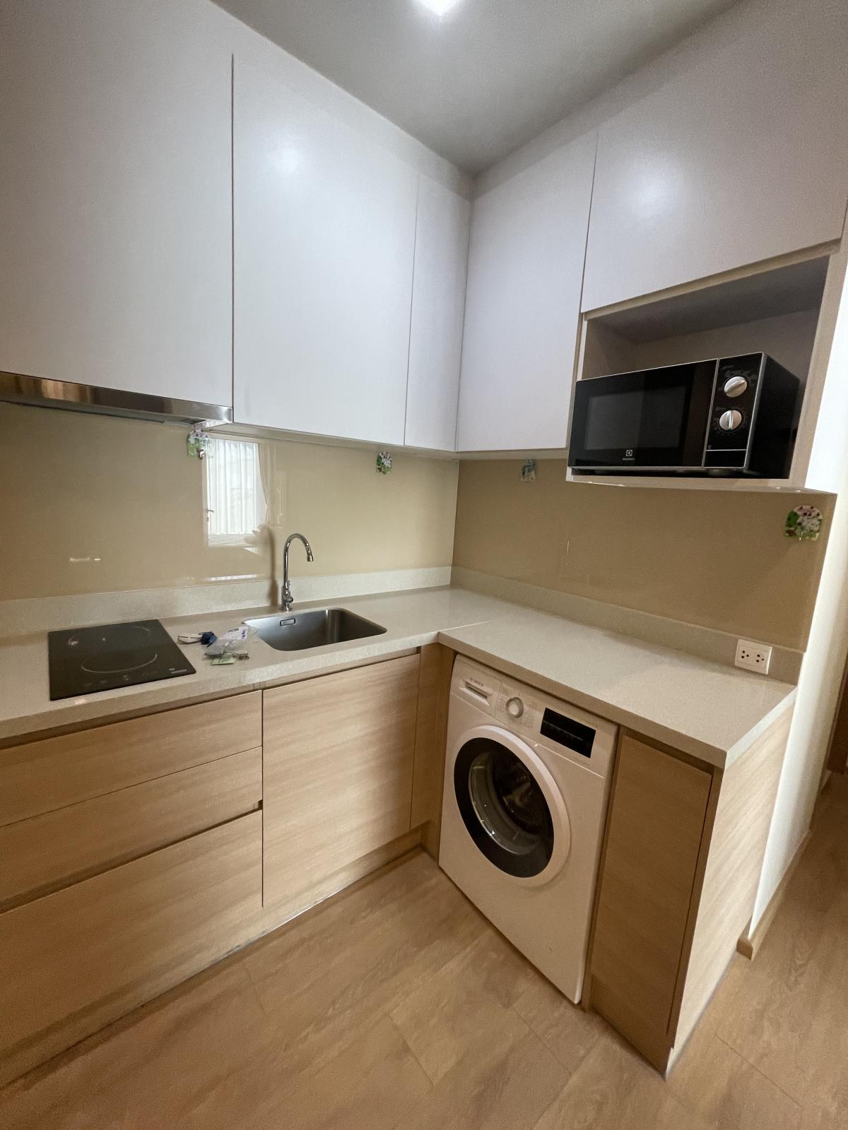 For RentCondoSukhumvit, Asoke, Thonglor : Rent a 2-bedroom condo at Noble Around Sukhumvit 33 near BTS with complete amenities!Large room 65 sq.m. for only 45,000 THB/month, close to Em District, convenient transportation!