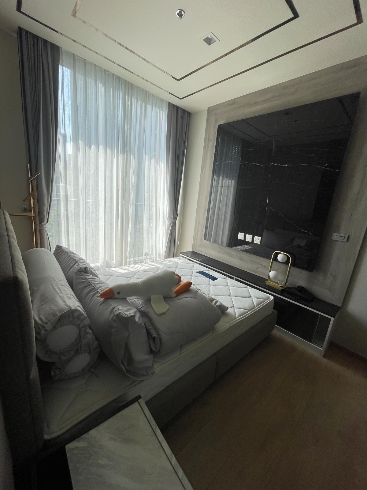 For RentCondoSukhumvit, Asoke, Thonglor : Rent a 2-bedroom condo at Noble Around Sukhumvit 33 near BTS with complete amenities!Large room 65 sq.m. for only 45,000 THB/month, close to Em District, convenient transportation!