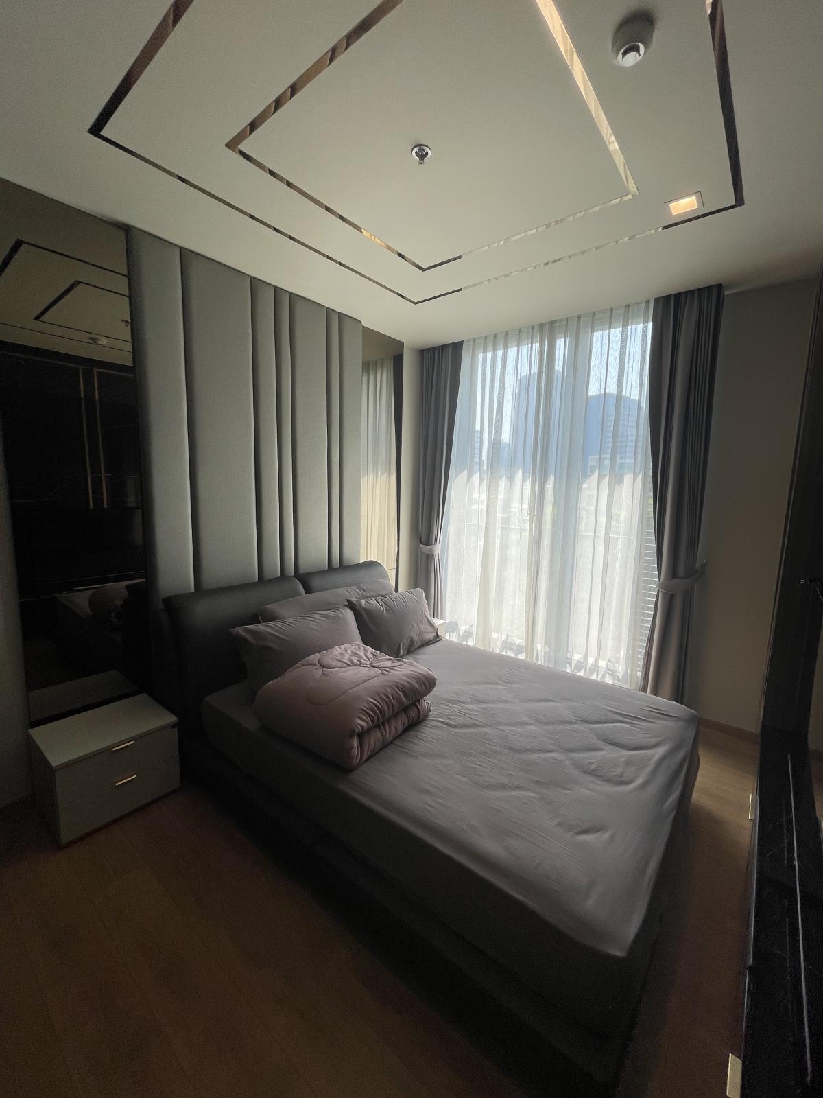 For RentCondoSukhumvit, Asoke, Thonglor : Rent a 2-bedroom condo at Noble Around Sukhumvit 33 near BTS with complete amenities!Large room 65 sq.m. for only 45,000 THB/month, close to Em District, convenient transportation!
