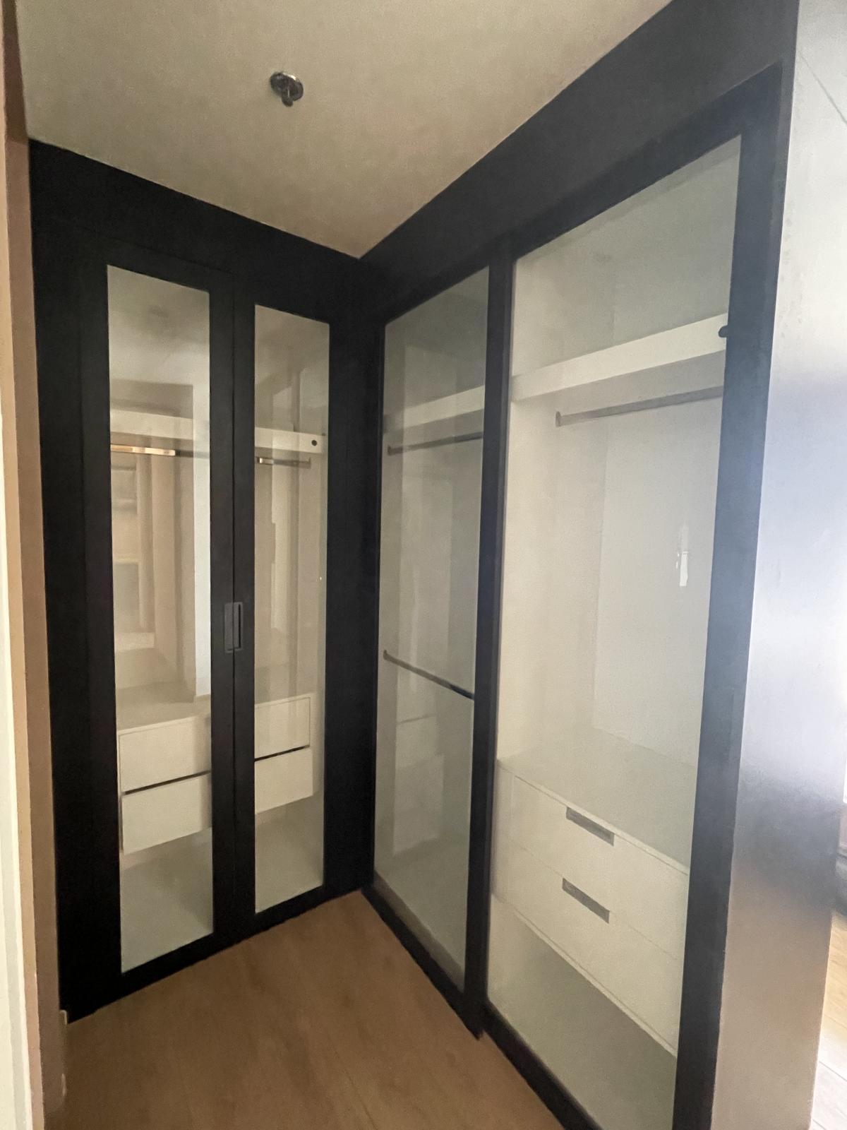 For RentCondoSukhumvit, Asoke, Thonglor : Rent a 2-bedroom condo at Noble Around Sukhumvit 33 near BTS with complete amenities!Large room 65 sq.m. for only 45,000 THB/month, close to Em District, convenient transportation!